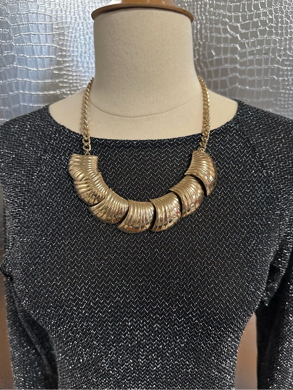 Vintage Gold Statement Bib Necklace - Elegant Layered Design